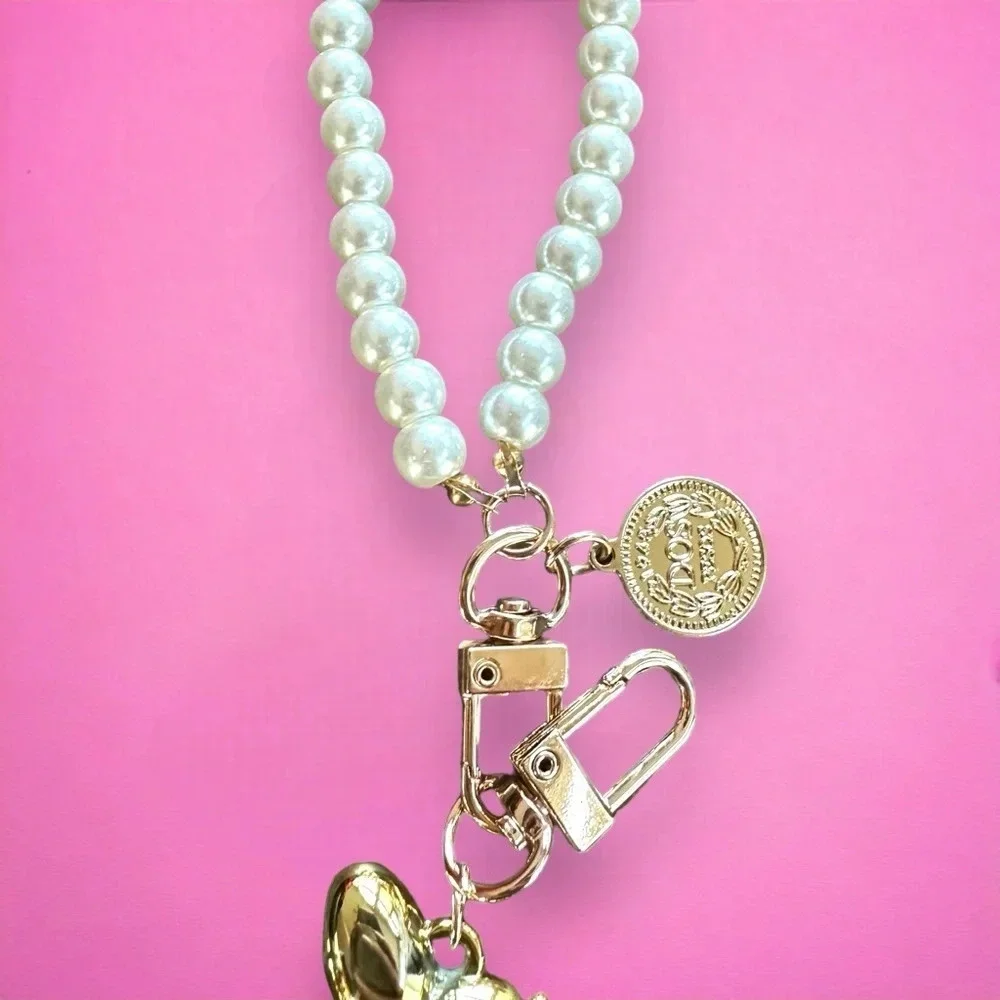 Balloon dog gold keychain with‎ pearl accent